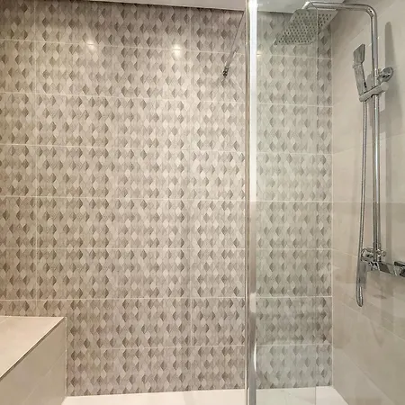 Hanami Puerto Paraiso 5-5 Εστεπόνα